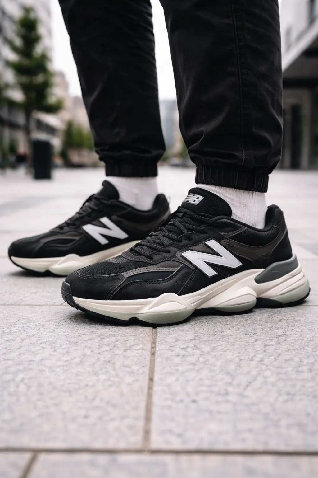 чорні кросівки new balance 9060 на ногах lifestyle стиль